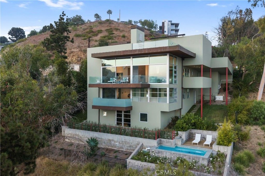 Image 2 of property listing at 21826 Castlewood Drive, Malibu, CA 90265
