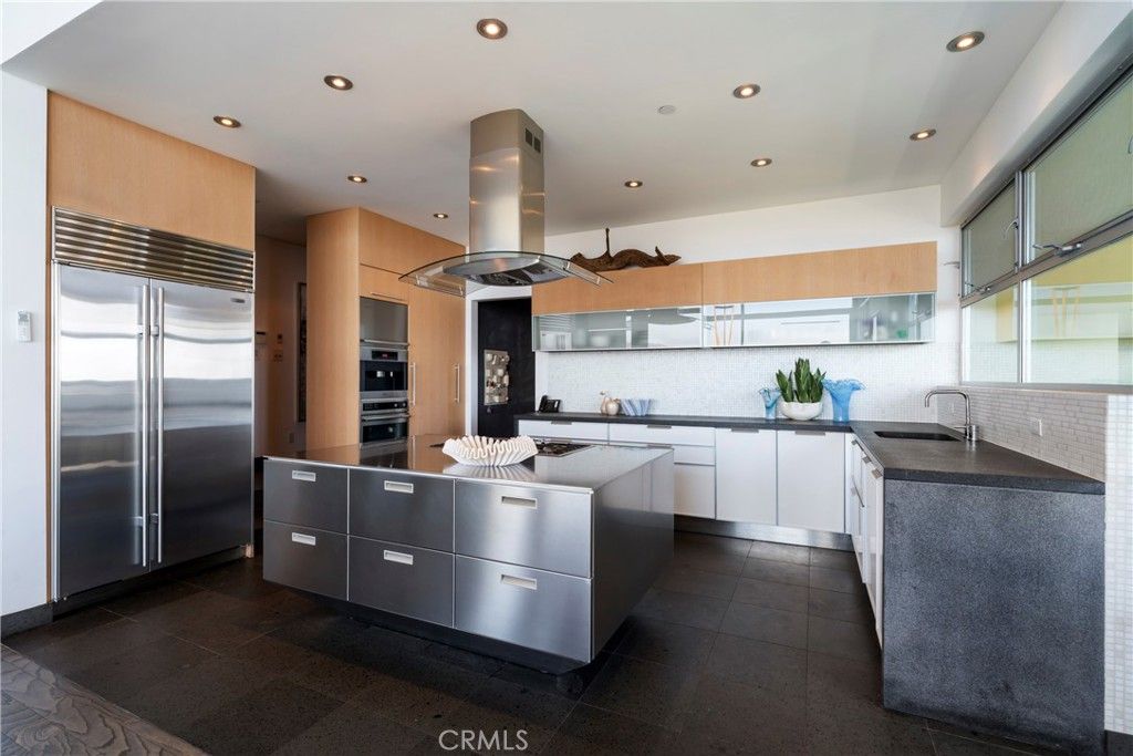 Image 20 of property listing at 21826 Castlewood Drive, Malibu, CA 90265