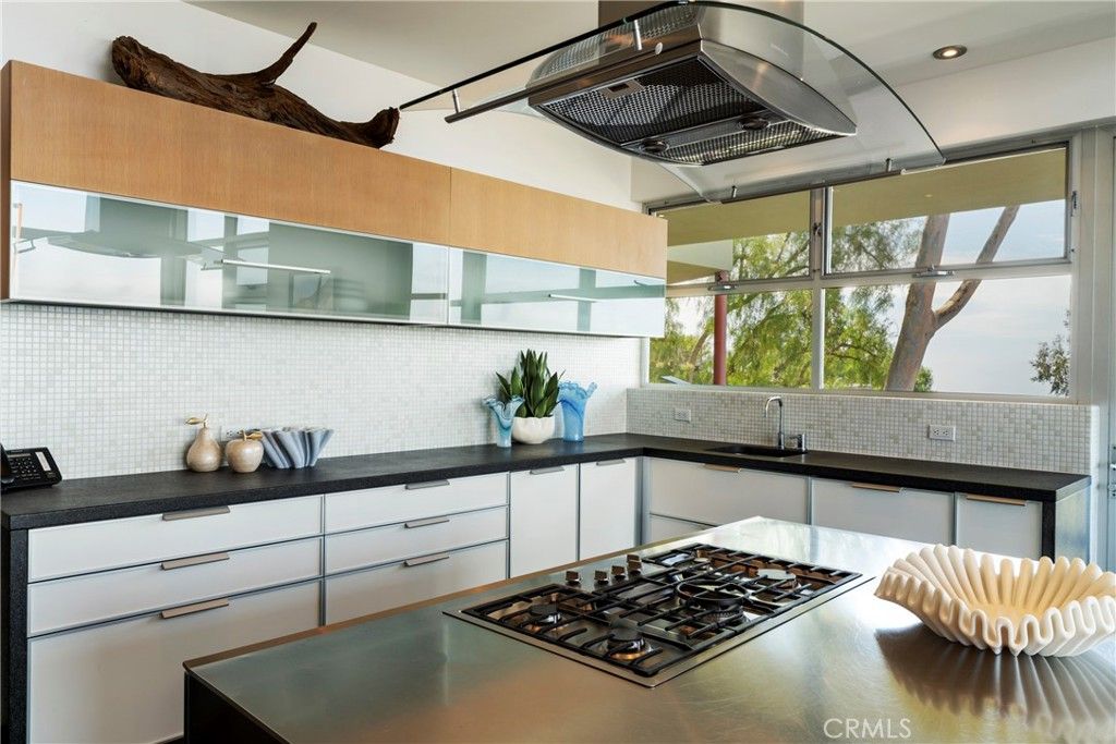 Image 21 of property listing at 21826 Castlewood Drive, Malibu, CA 90265