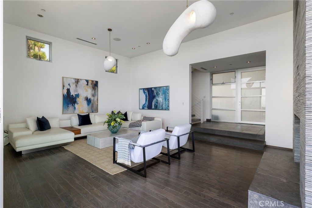 Image 4 of property listing at 21826 Castlewood Drive, Malibu, CA 90265