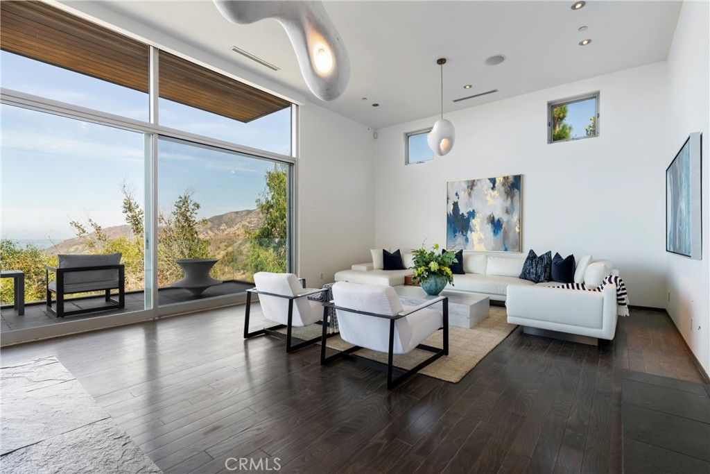 Image 6 of property listing at 21826 Castlewood Drive, Malibu, CA 90265