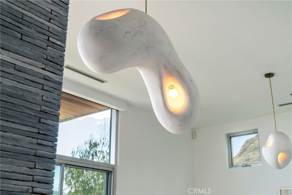 Image 7 of property listing at 21826 Castlewood Drive, Malibu, CA 90265