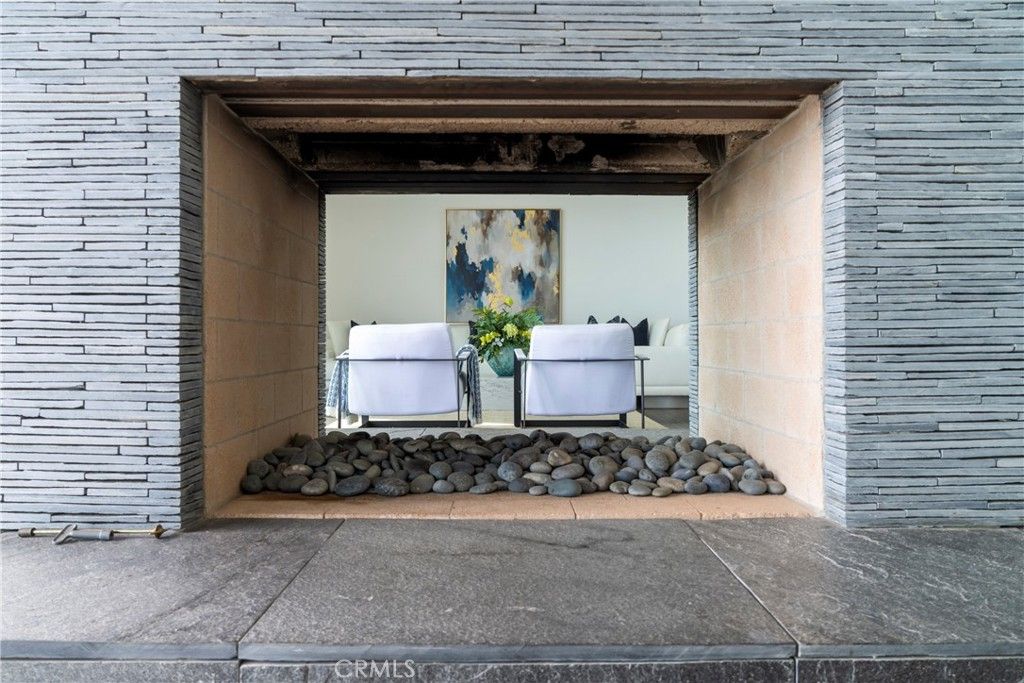 Image 9 of property listing at 21826 Castlewood Drive, Malibu, CA 90265