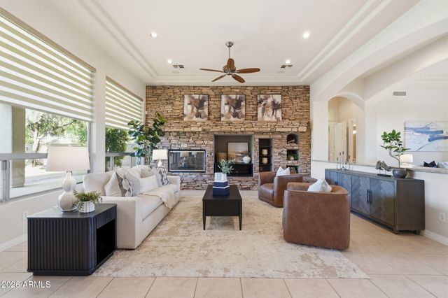 370 E CANYON CREEK Drive, Gilbert, AZ 85295