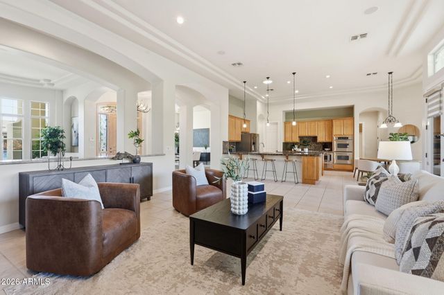 370 E CANYON CREEK Drive, Gilbert, AZ 85295