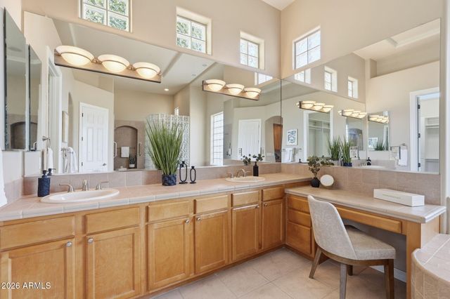 370 E CANYON CREEK Drive, Gilbert, AZ 85295