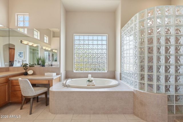 370 E CANYON CREEK Drive, Gilbert, AZ 85295