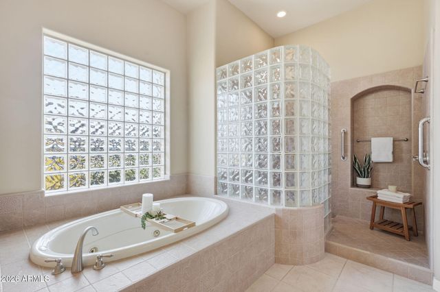 370 E CANYON CREEK Drive, Gilbert, AZ 85295