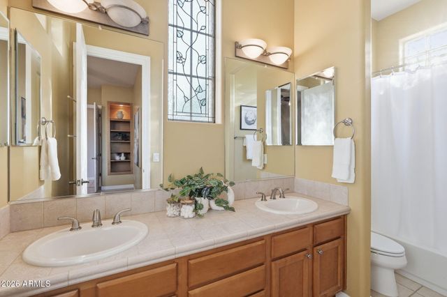 370 E CANYON CREEK Drive, Gilbert, AZ 85295