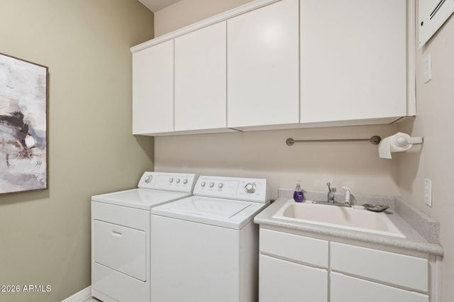 370 E CANYON CREEK Drive, Gilbert, AZ 85295