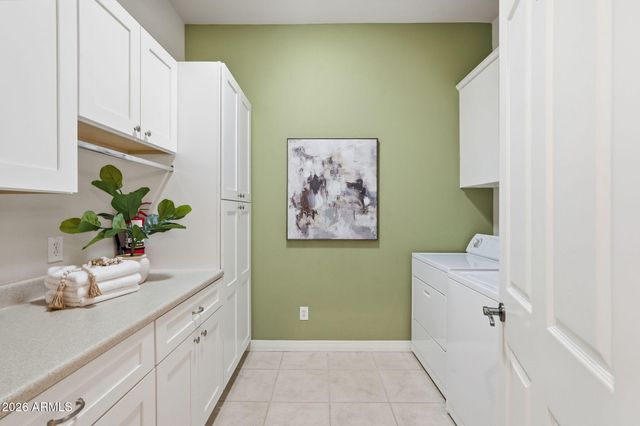 370 E CANYON CREEK Drive, Gilbert, AZ 85295