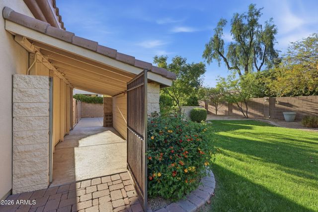 370 E CANYON CREEK Drive, Gilbert, AZ 85295