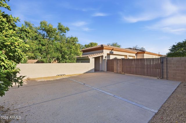 370 E CANYON CREEK Drive, Gilbert, AZ 85295