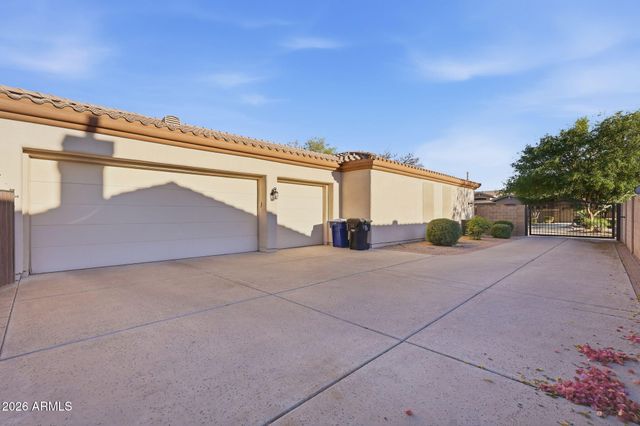 370 E CANYON CREEK Drive, Gilbert, AZ 85295