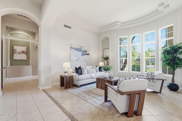 370 E CANYON CREEK Drive, Gilbert, AZ 85295