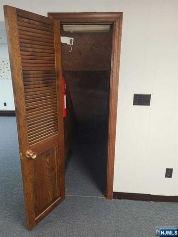 36 Farview Terrace, Paramus, NJ 07652