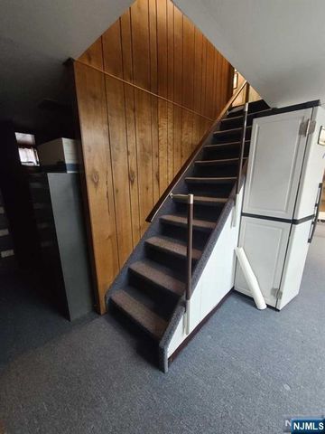 36 Farview Terrace, Paramus, NJ 07652