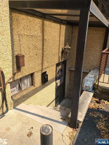 36 Farview Terrace, Paramus, NJ 07652