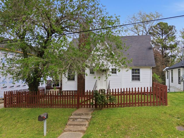 825 Gracey Ave, Clarksville, TN 37040