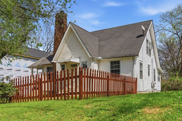 825 Gracey Ave, Clarksville, TN 37040