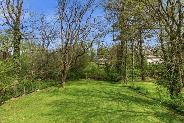 825 Gracey Ave, Clarksville, TN 37040