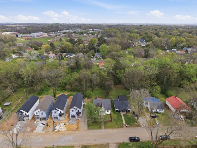 825 Gracey Ave, Clarksville, TN 37040