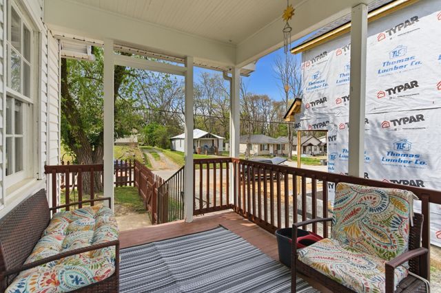 825 Gracey Ave, Clarksville, TN 37040