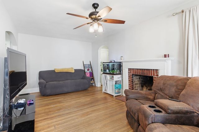 825 Gracey Ave, Clarksville, TN 37040