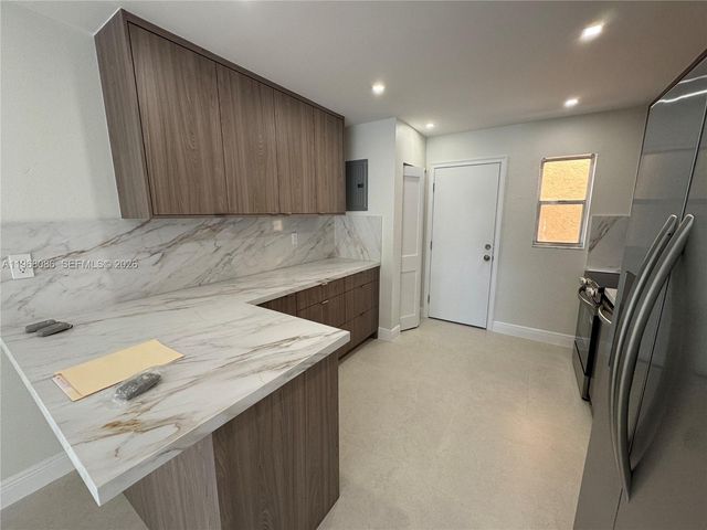 1900 W 54th St 219, Hialeah, FL 33012