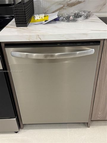 1900 W 54th St 219, Hialeah, FL 33012