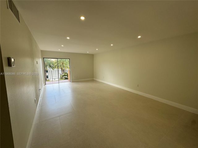 1900 W 54th St 219, Hialeah, FL 33012