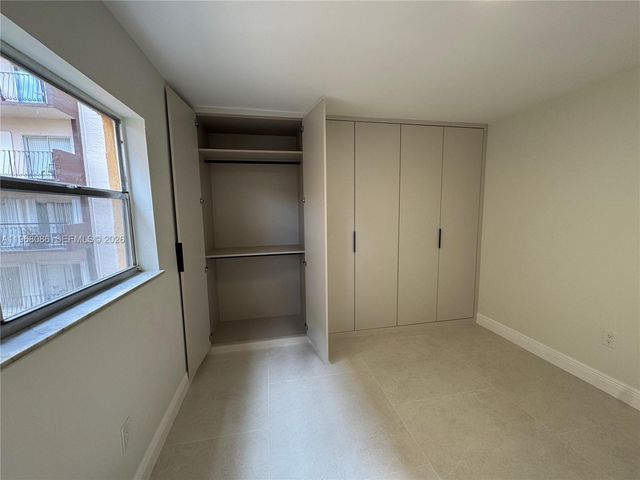 1900 W 54th St 219, Hialeah, FL 33012