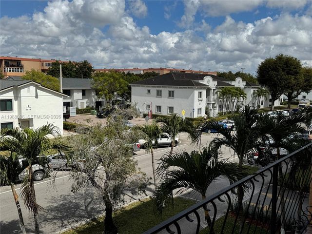 1900 W 54th St 219, Hialeah, FL 33012