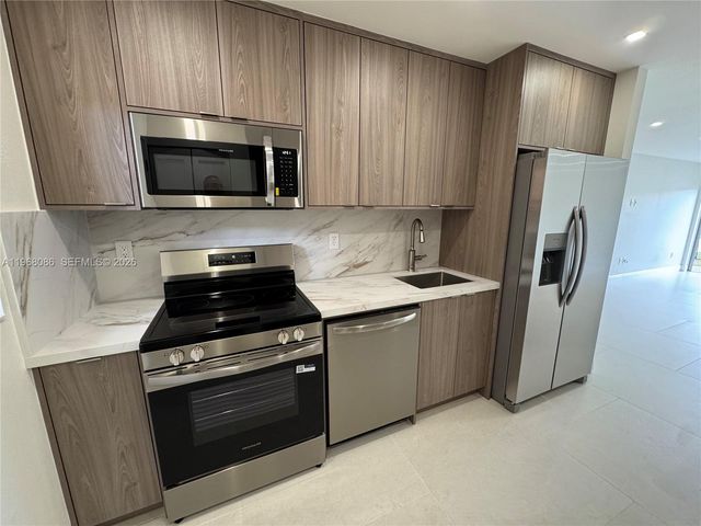 1900 W 54th St 219, Hialeah, FL 33012