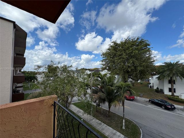 1900 W 54th St 219, Hialeah, FL 33012