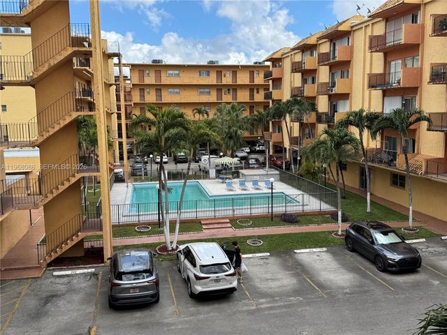 1900 W 54th St 219, Hialeah, FL 33012