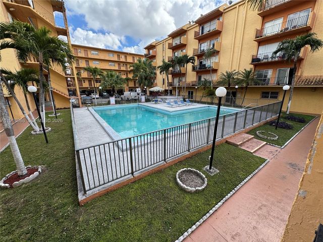 1900 W 54th St 219, Hialeah, FL 33012