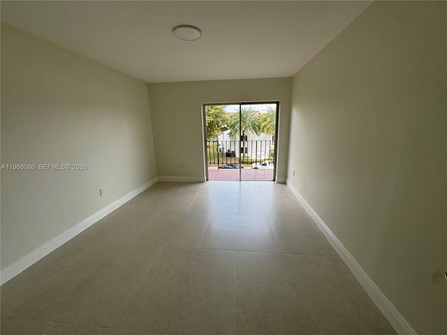 1900 W 54th St 219, Hialeah, FL 33012