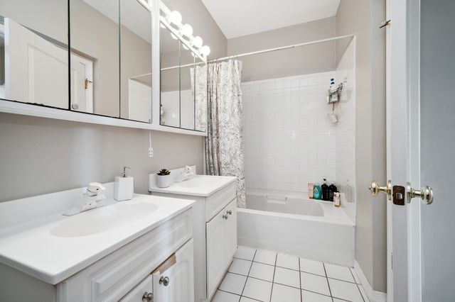 1923 W Erie Street, Chicago, IL 60622