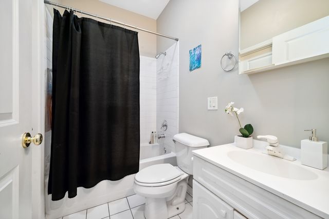 1923 W Erie Street, Chicago, IL 60622