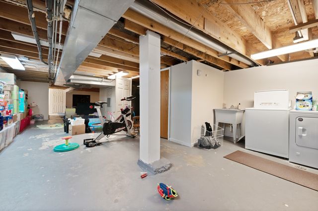 1923 W Erie Street, Chicago, IL 60622