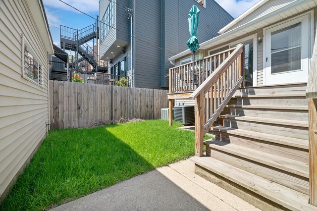 1923 W Erie Street, Chicago, IL 60622