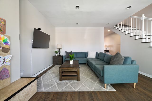 1923 W Erie Street, Chicago, IL 60622