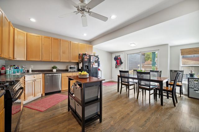 1923 W Erie Street, Chicago, IL 60622