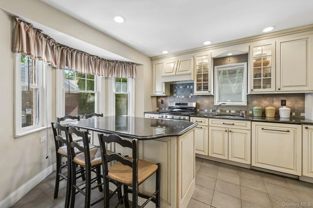 131 Floral Parkway, Floral Park, NY 11001