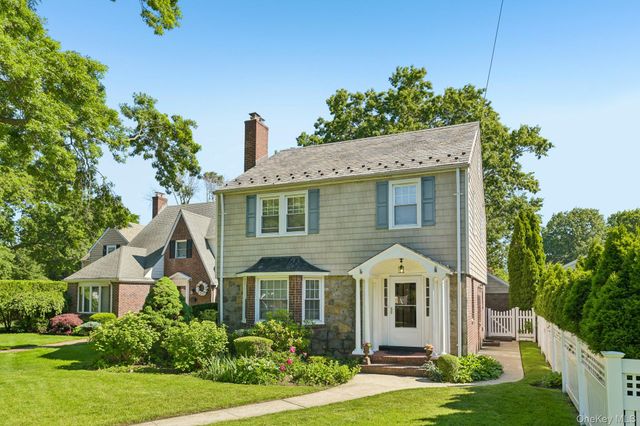 131 Floral Parkway, Floral Park, NY 11001
