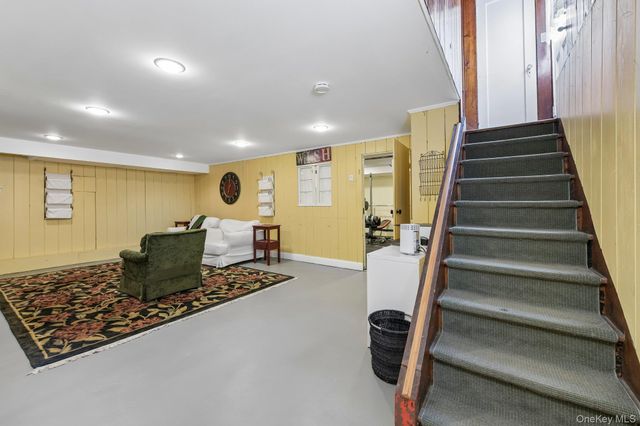 131 Floral Parkway, Floral Park, NY 11001