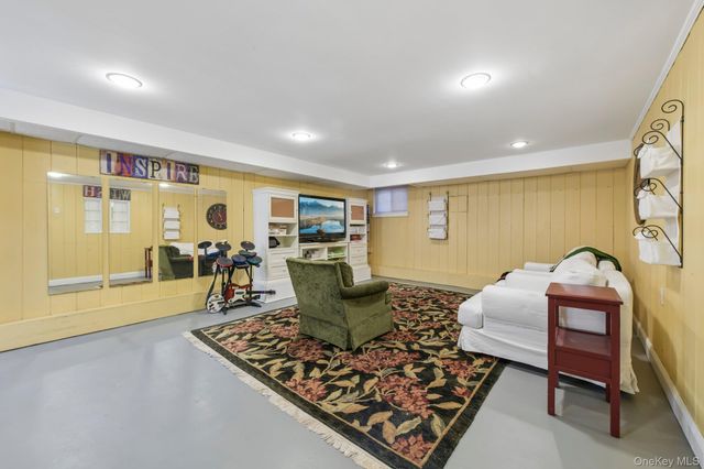 131 Floral Parkway, Floral Park, NY 11001