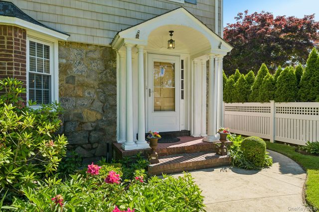 131 Floral Parkway, Floral Park, NY 11001