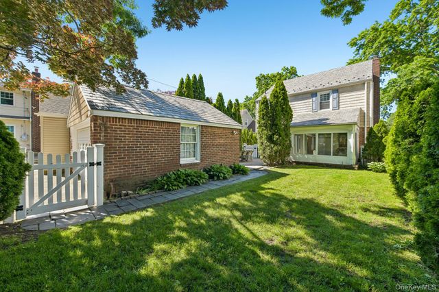 131 Floral Parkway, Floral Park, NY 11001